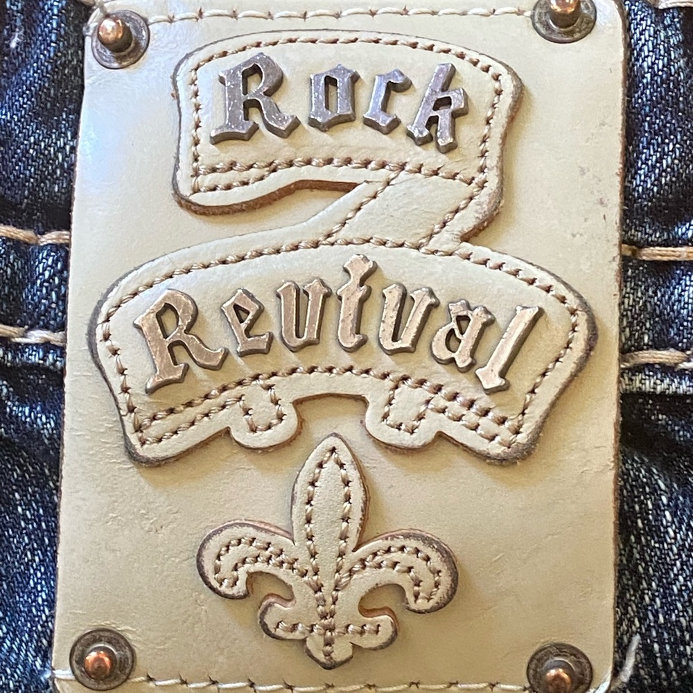 Men’s Rock Revival Jeans - Picture 8 of 9